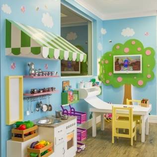 Brinquedoteca dos Sonhos - Sala de Estar Infantil: Quarto infantil por Carolina Burin Arquitetura Ltda
