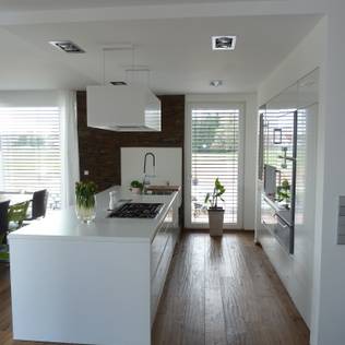 Bu Harika Zeminler Beyaz Mutfakları Büyüleyici Bir Şekilde Aydınlatıyor!