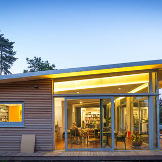 20 cool houses with a flat roof design
