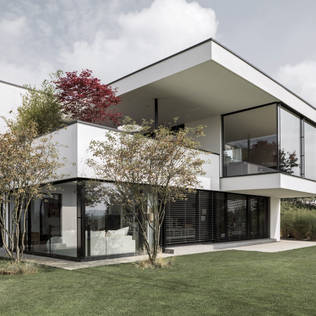 11 amazing houses with a lot of glass