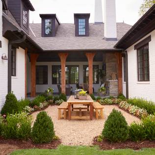 8 small gardens that will inspire you in any season