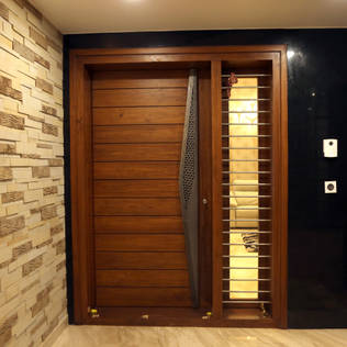 Main entrance door:  Houses by Hasta architects