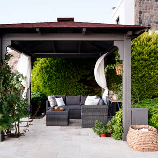 12 Great ideas for a modest backyard