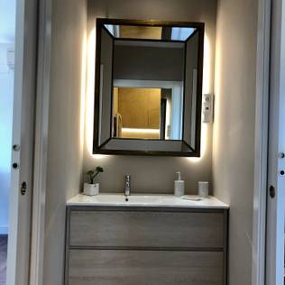 LAVABO en zona independiente entre salón, dormitorio y ducha Arquide Estudio, reforma y rehabilitación en Madrid Baños modernos Compuestos de madera y plástico Gris