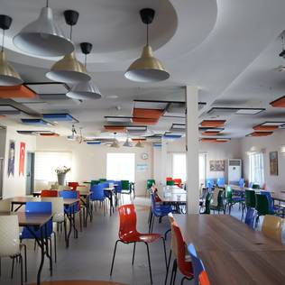 Akustik tasarımla okullarda uğultuya ve gürültüye son!