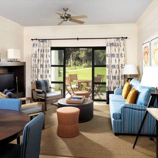 The welcoming style of Pine Cliffs condominiums  