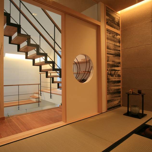 浮遊感のある二階和室: TERAJIMA ARCHITECTSが手掛けた和室です。
