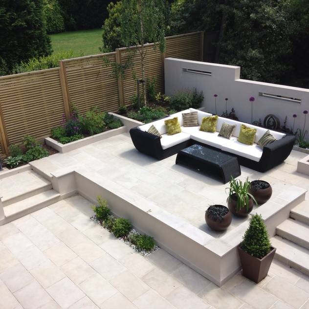 Terrace with furniture: modern Garden by Gardenplan Design