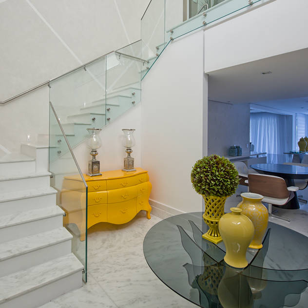 Deixe sua casa com toque moderno - escada com vidro, cores vibrantes