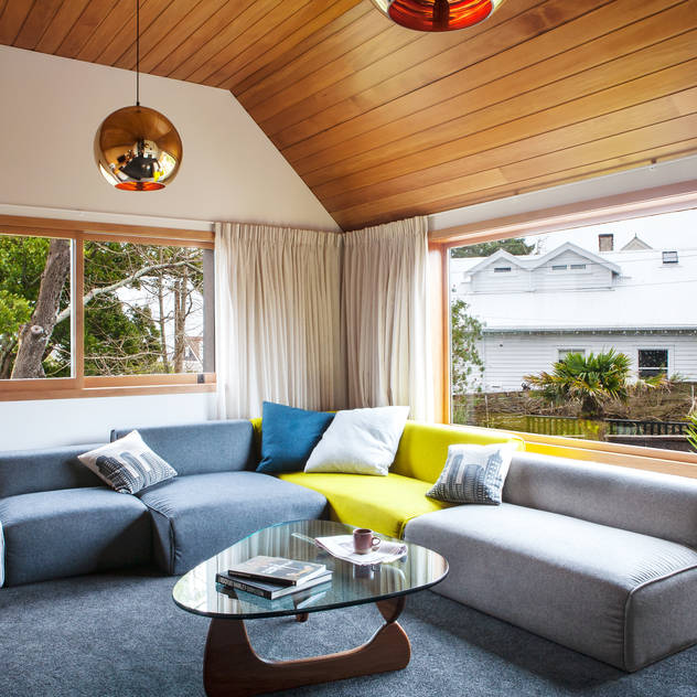 Family room by Dorrington Atcheson Architects Family room by Dorrington Atcheson Architects