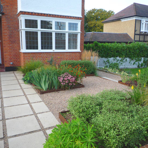 Front Garden: modern Garden by Fenton Roberts Garden Design