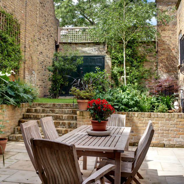 Barnsbury Park:  Terrace by ReDesign London Ltd