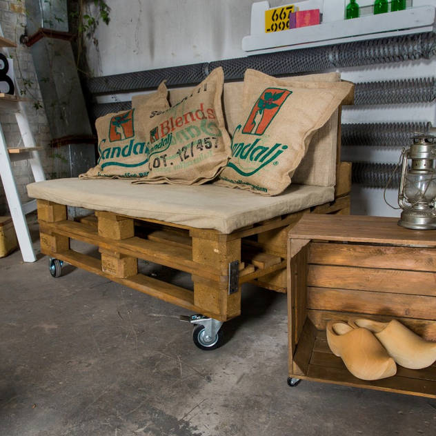 客廳 by Fabryka Palet