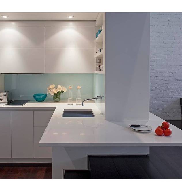 Manhattan Micro-Loft: modern Kitchen by Specht Architects
