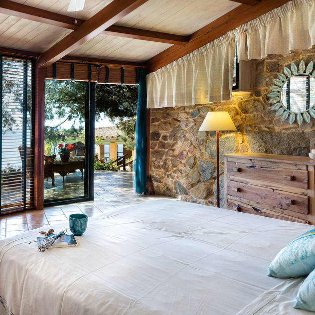 Mario Marino Rustic style bedroom