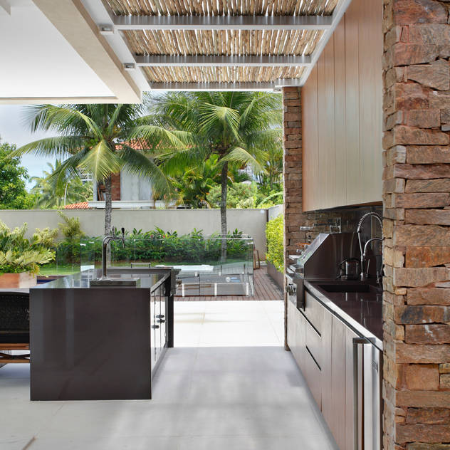 RESIDÊNCIA RP WIMBLEDON: Cozinhas modernas por BC Arquitetos