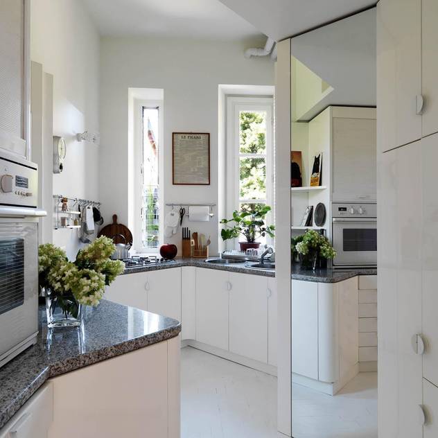 Kitchen by ARCHITETTO MARIANTONIETTA CANEPA Kitchen by ARCHITETTO MARIANTONIETTA CANEPA