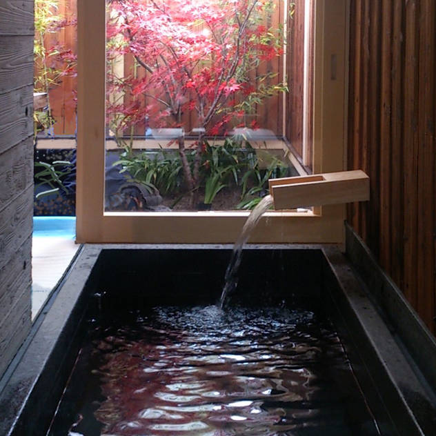 現代に息づく京都の町家: 一級建築士事務所　(有)ＢＯＦアーキテクツが手掛けた浴室です。,和風 