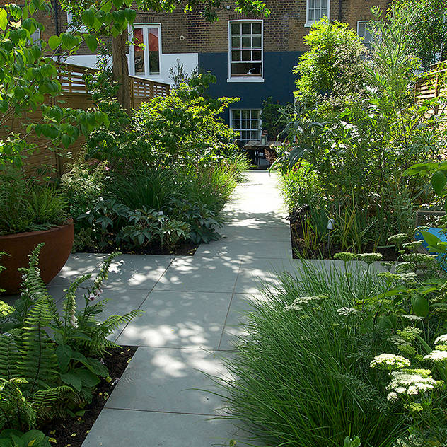 Contemporary Garden Design by London Based Garden Designer Josh Ward: modern Garden by Josh Ward Garden Design
