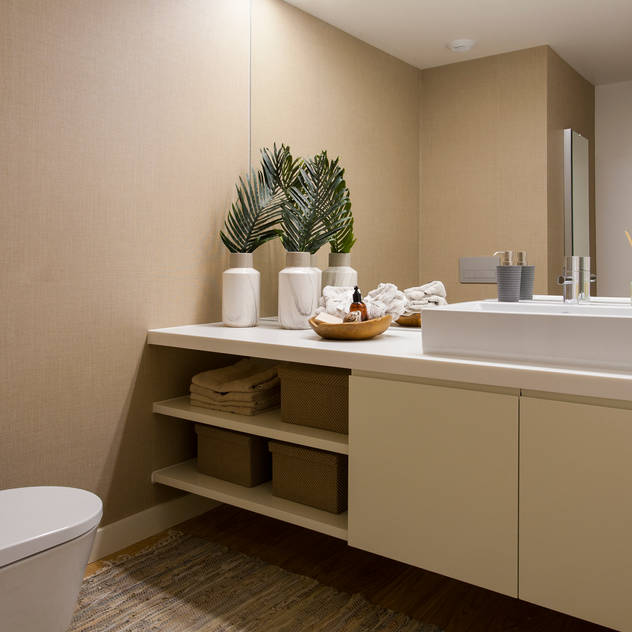 Casa de banho social: Casas de banho modernas por Traço Magenta - Design de Interiores