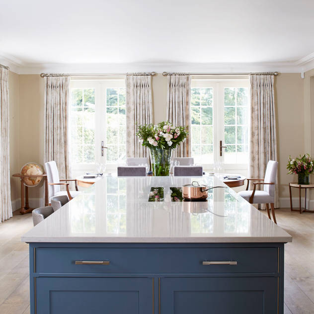 Country House Kitchen, Cobham Classic style kitchen by LINLEY London Classic