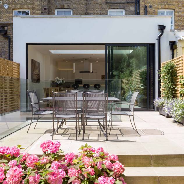 Fulham House:  Terrace by Frost Architects Ltd