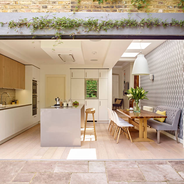 Kitchen, dining room and folding doors opening to garden Holloways of Ludlow Bespoke Kitchens & Cabinetry Modern kitchen Wood White