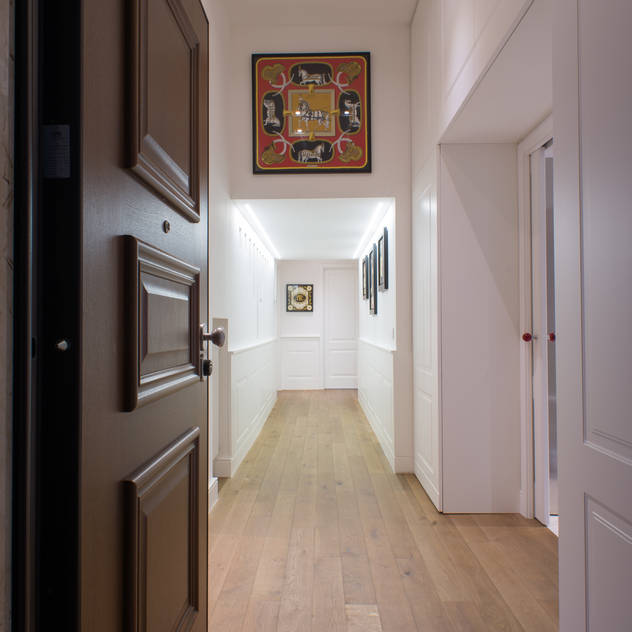 Un appartamento in centro: Ingresso & Corridoio in stile di Mario Ferrara
