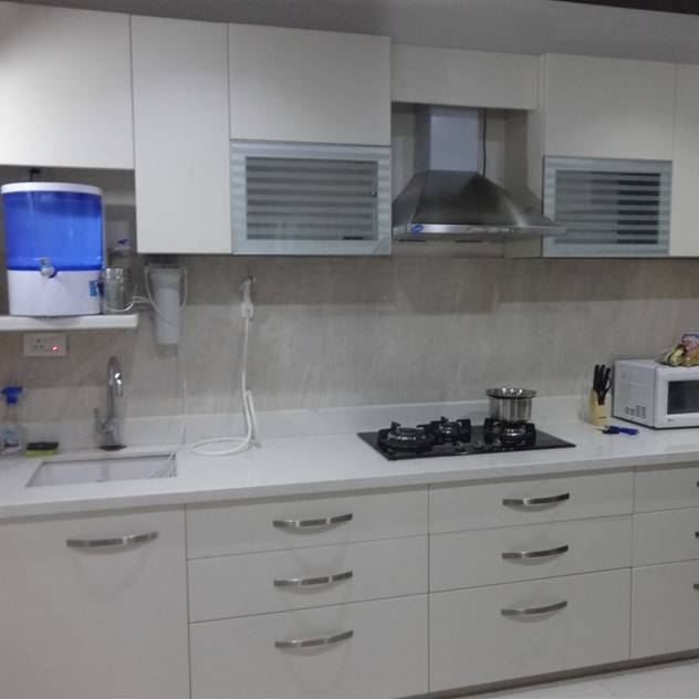 Cocinas modernas de aashita modular kitchen Moderno Tablero DM