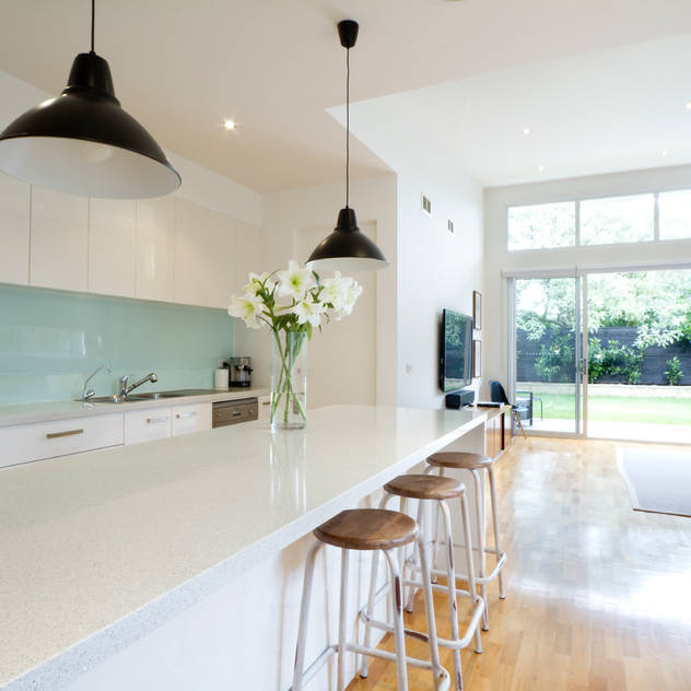 Contemporary Minimalistic Kitchen Modern kitchen by Gracious Luxury Interiors Modern