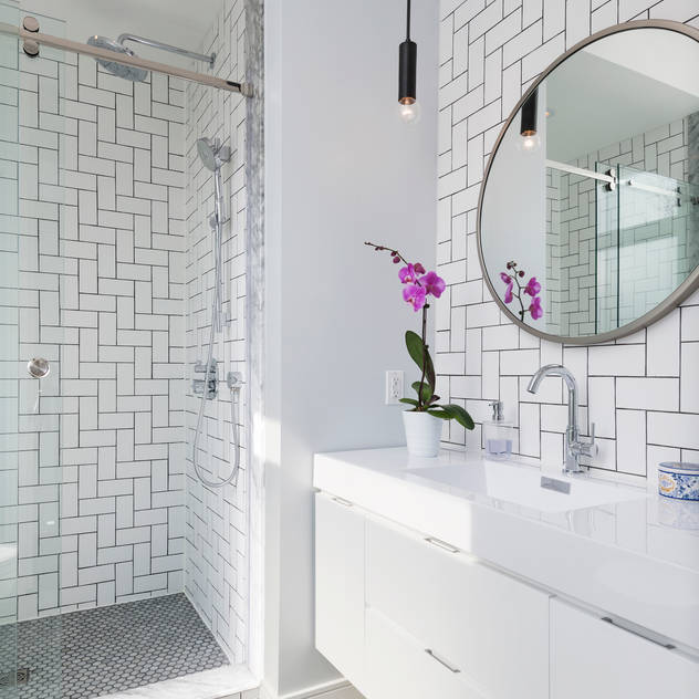 Ensuite Bathroom with Walk In Shower STUDIO Z Modern bathroom White