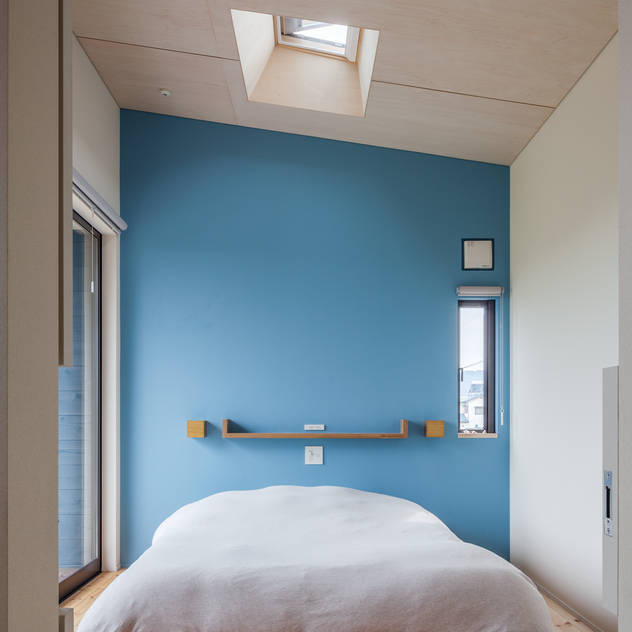 緩斜面の家 株式会社リオタデザイン オリジナルスタイルの 寝室