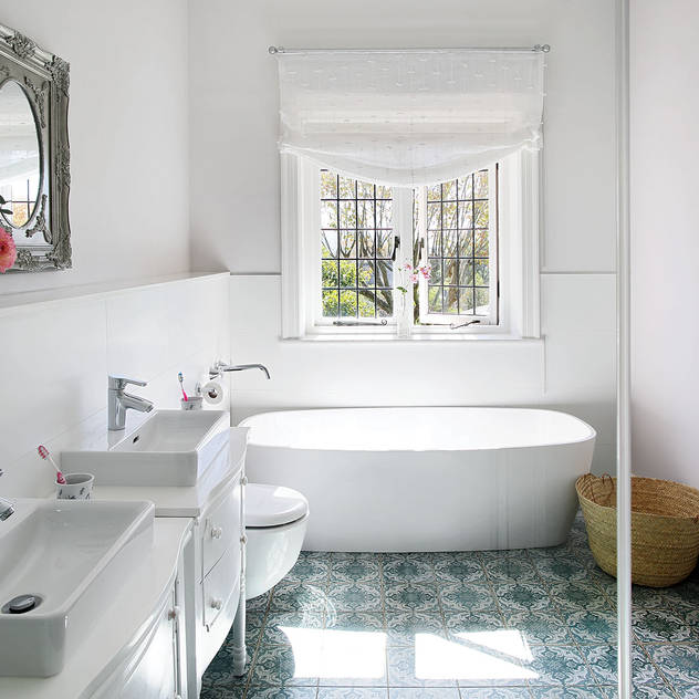 Bathroom Natalie Bulwer Interiors Classic style bathroom White