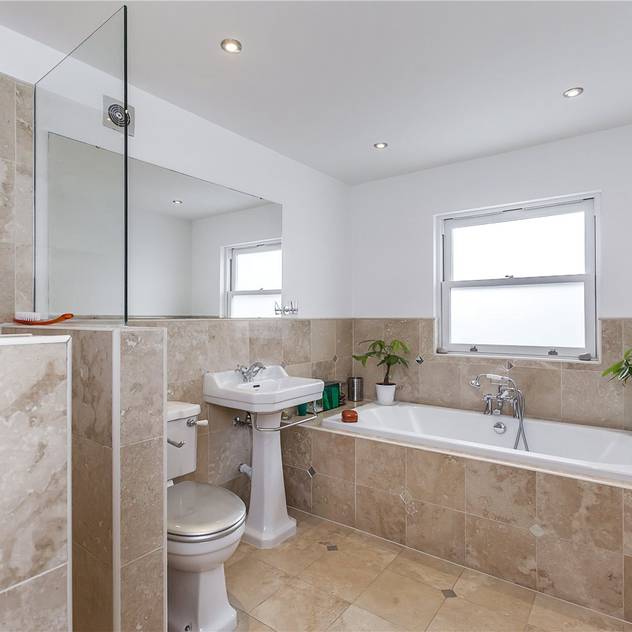 Chesilton Road, Fulham, SW6 Modern bathroom by APT Renovation Ltd Modern