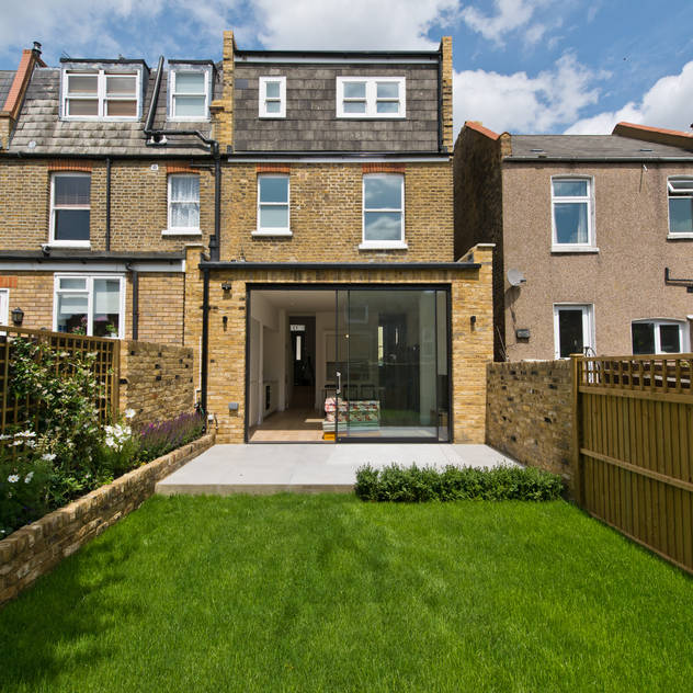 South Park Gardens:  Front garden by Prime Architecture London