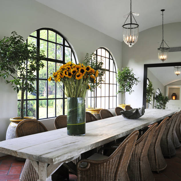 Villa Maria Country style dining room by andretchelistcheffarchitects Country