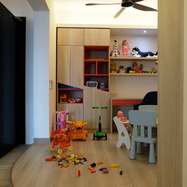 Phòng trẻ em phong cách tối giản bởi inDfinity Design (M) SDN BHD Tối giản