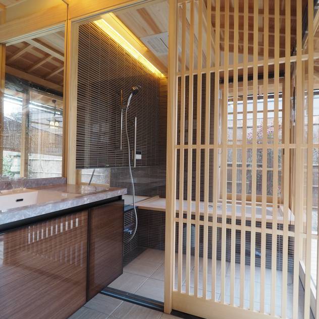 翔縁居: 一級建築士事務所　(有)ＢＯＦアーキテクツが手掛けた浴室です。,和風 