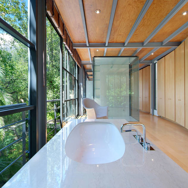 Main En-Suite Bathroom Van der Merwe Miszewski Architects Modern bathroom Stone White