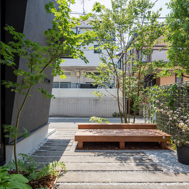 Vườn phong cách hiện đại bởi 前田篤伸建築都市設計事務所 Hiện đại