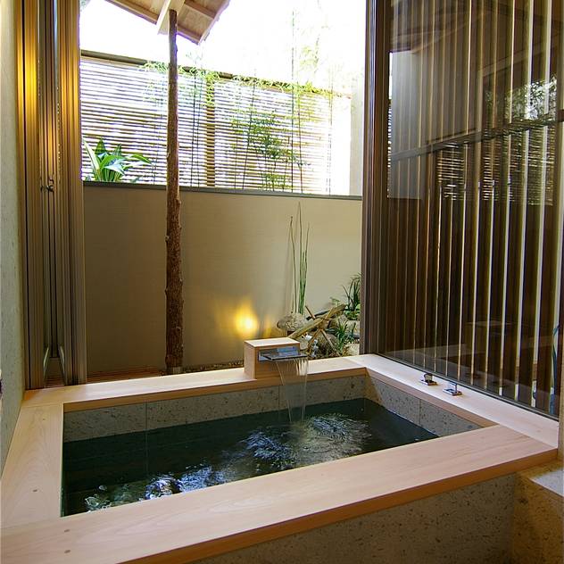 浴室: Sデザイン設計一級建築士事務所が手掛けた浴室です。,オリジナル 木 木目調 