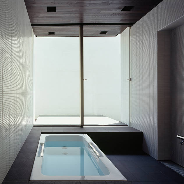 浴室: 松岡淳建築設計事務所が手掛けた浴室です。,モダン 