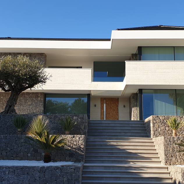 Fachada exterior: Villas de estilo  de GARLIC arquitectos, Mediterráneo Hormigón  
