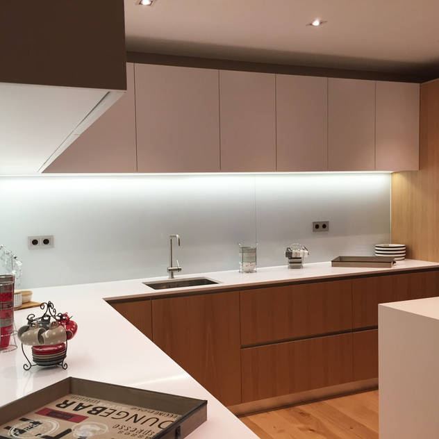 Detalle de cocina: Cocinas integrales de estilo  de GARLIC arquitectos, Moderno   