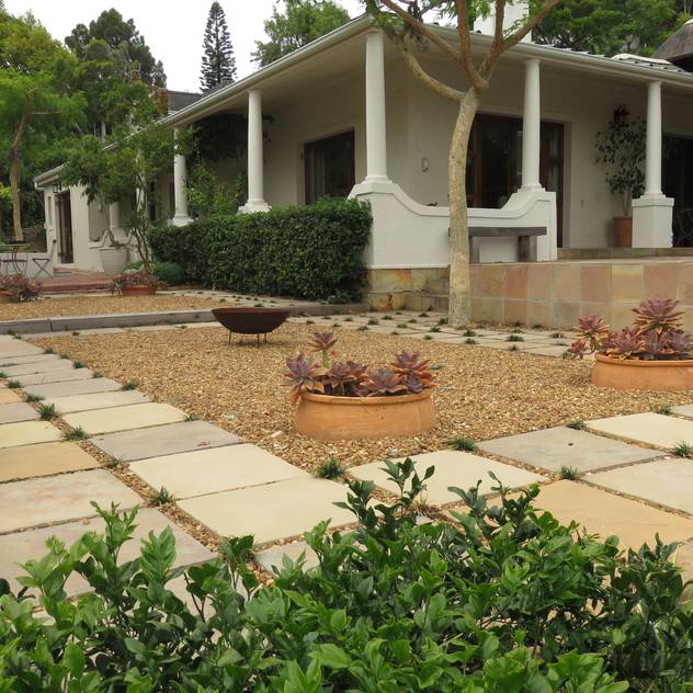 Ten To Zen Brett Walker Landscaping Front yard Garden design, eclectic garden design, ornamental gravel, zen garden, landscape designer