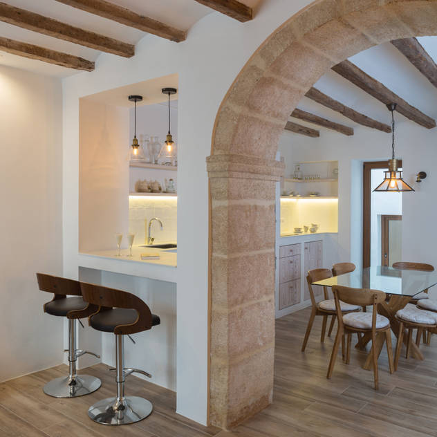 Reforma vivienda casco antiguo Jávea, HoffmannWehr | Arquitectura & diseño interior HoffmannWehr | Arquitectura & diseño interior Kuchnia na wymiar