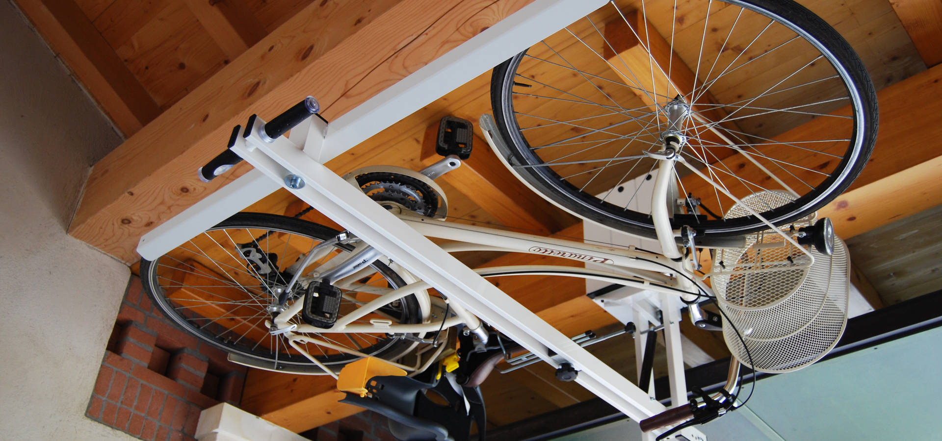 Lift flat. Велоподъемник потолочный Flat-Bike-Lift. Крепление велосипеда к потолку. Подвес для велосипеда. Хранение велосипедов.
