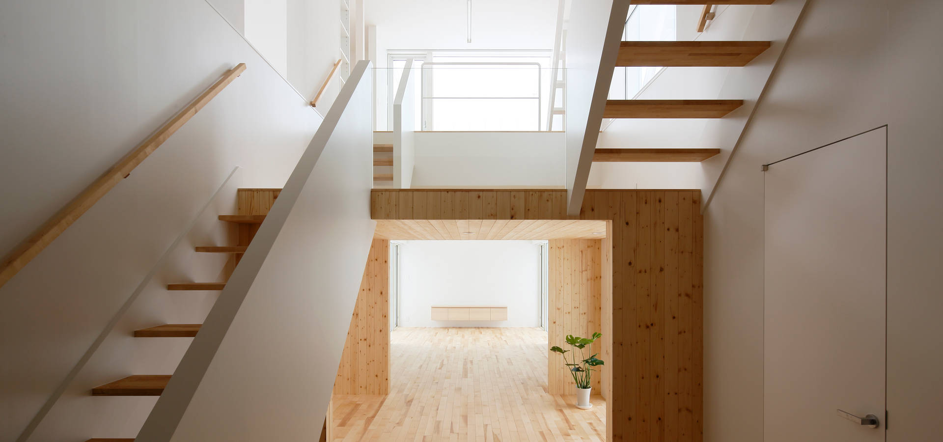 一色玲児 建築設計事務所 / ISSHIKI REIJI ARCHITECTS