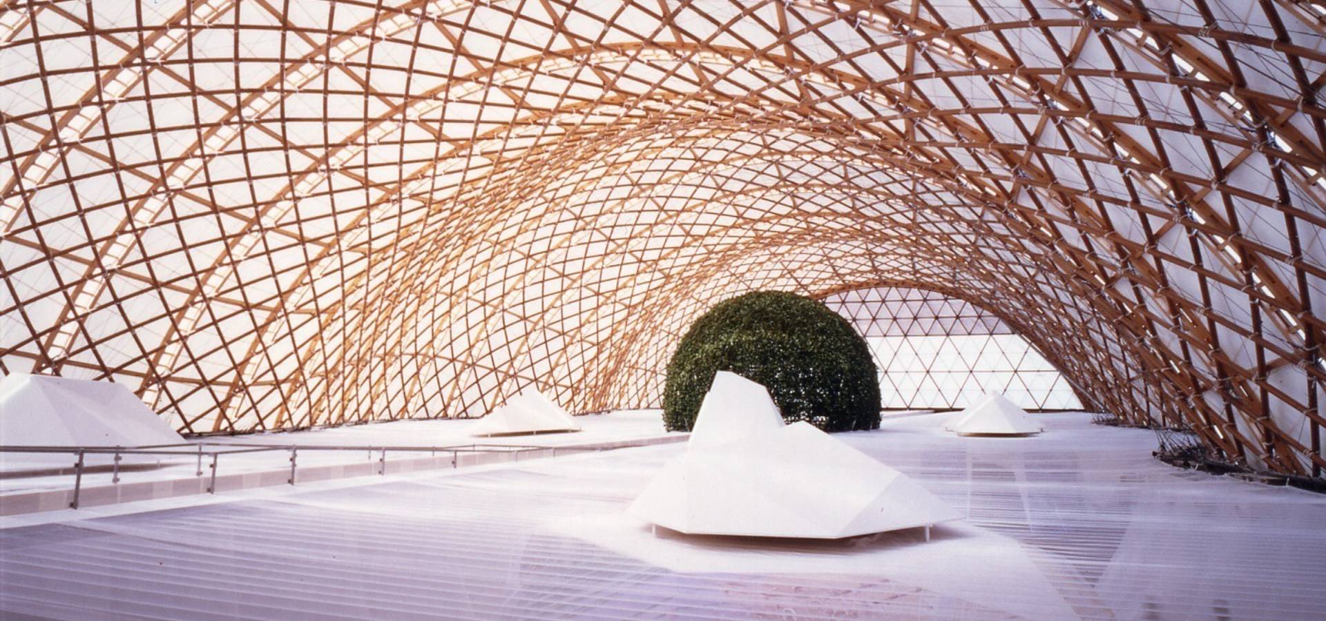 坂茂建築設計 (Shigeru Ban Architects)