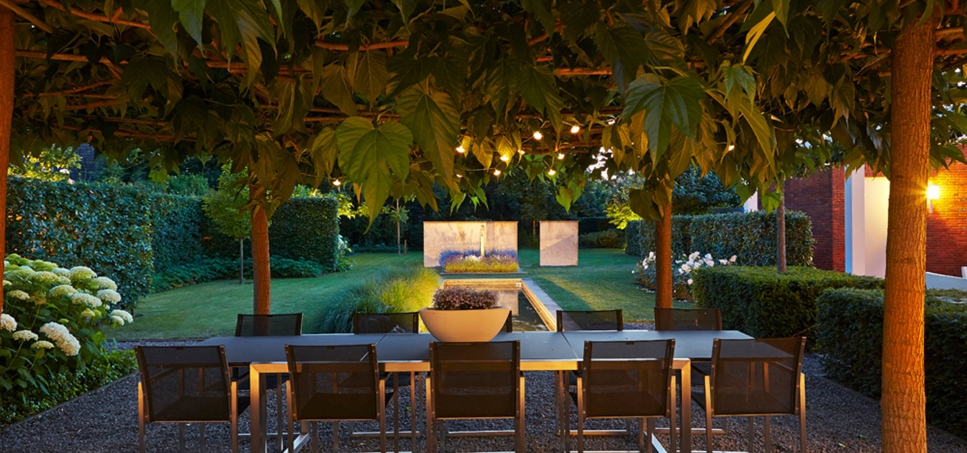 FLORERA , design and realisation gardens and other outdoor spaces.
